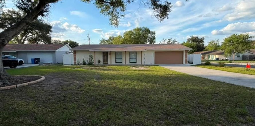 Casa en Brandon, Florida 4 dormitorios, 143.35 m2 № 2095691