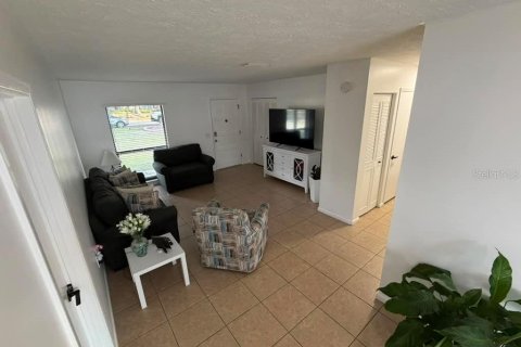 Casa en venta en Brandon, Florida, 4 dormitorios, 143.35 m2 № 2095691 - foto 18