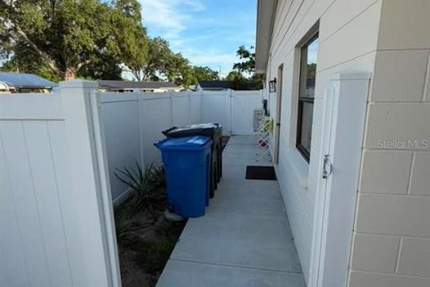 Casa en venta en Brandon, Florida, 4 dormitorios, 143.35 m2 № 2095691 - foto 12