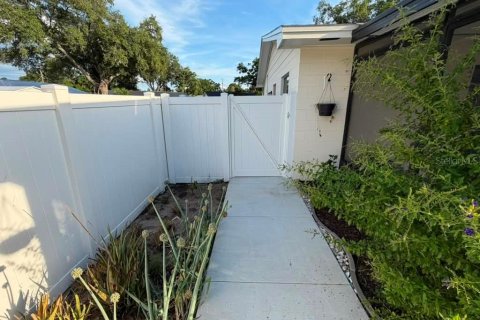 Casa en venta en Brandon, Florida, 4 dormitorios, 143.35 m2 № 2095691 - foto 13