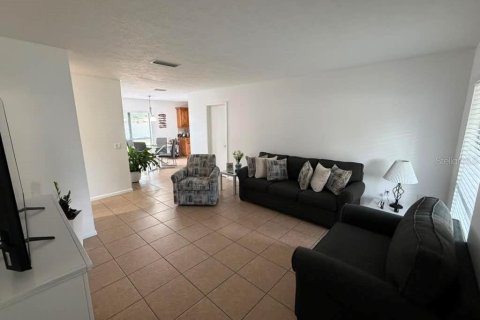 Casa en venta en Brandon, Florida, 4 dormitorios, 143.35 m2 № 2095691 - foto 17