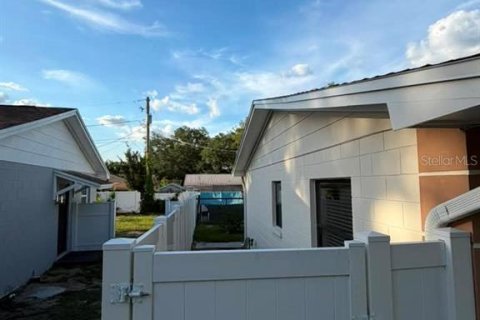 Casa en venta en Brandon, Florida, 4 dormitorios, 143.35 m2 № 2095691 - foto 10