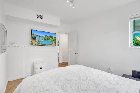 House in North Bay Village, Florida 4 bedrooms, 154.5 sq.m. № 2011004 - photo 30