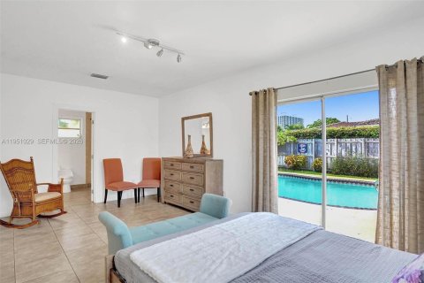 House in North Bay Village, Florida 4 bedrooms, 154.5 sq.m. № 2011004 - photo 22