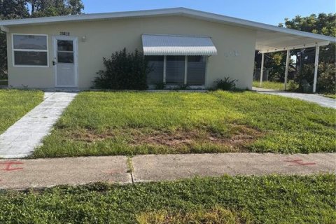 House in Port Charlotte, Florida 2 bedrooms, 75.62 sq.m. № 2296606