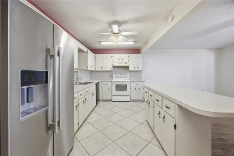 House in Ocala, Florida 2 bedrooms, 162.39 sq.m. № 2091763 - photo 14