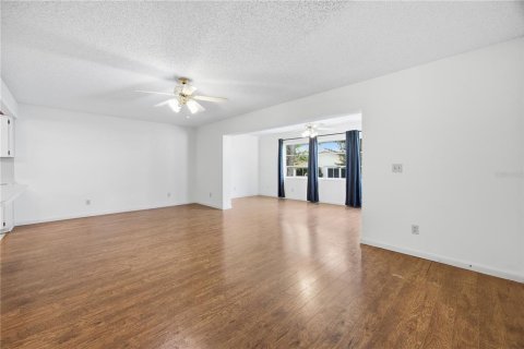 House in Ocala, Florida 2 bedrooms, 162.39 sq.m. № 2091763 - photo 11