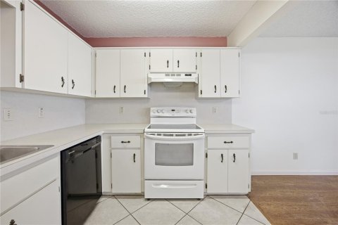 House in Ocala, Florida 2 bedrooms, 162.39 sq.m. № 2091763 - photo 15