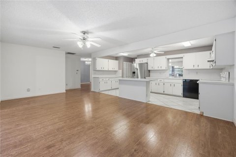 House in Ocala, Florida 2 bedrooms, 162.39 sq.m. № 2091763 - photo 7