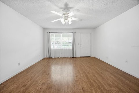 House in Ocala, Florida 2 bedrooms, 162.39 sq.m. № 2091763 - photo 9