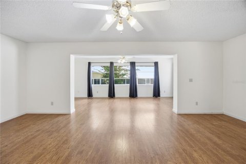 House in Ocala, Florida 2 bedrooms, 162.39 sq.m. № 2091763 - photo 6