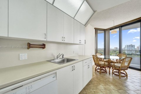 Copropriété à vendre à Aventura, Floride: 2 chambres, 136.57 m2 № 2048288 - photo 16