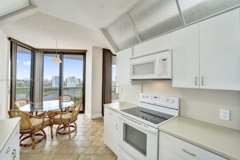 Copropriété à vendre à Aventura, Floride: 2 chambres, 136.57 m2 № 2048288 - photo 17