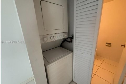 Adosado en venta en Miami, Florida, 2 dormitorios, 99.03 m2 № 2374226 - foto 10
