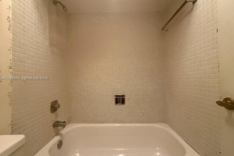 Adosado en venta en Miami, Florida, 2 dormitorios, 99.03 m2 № 2374226 - foto 12