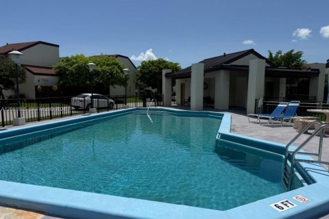 Adosado en venta en Miami, Florida, 2 dormitorios, 99.03 m2 № 2374226 - foto 3