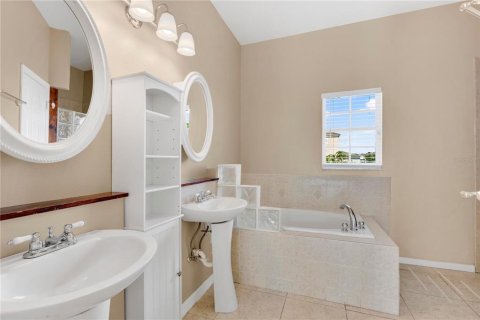 House in Kissimmee, Florida 4 bedrooms, 157 sq.m. № 2428818 - photo 12