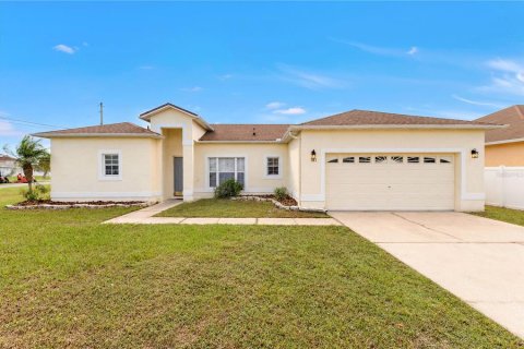 House in Kissimmee, Florida 4 bedrooms, 157 sq.m. № 2428818