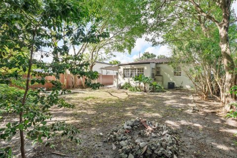 House in Miami, Florida 3 bedrooms, 95.13 sq.m. № 2049338 - photo 23