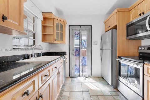 House in Miami, Florida 3 bedrooms, 95.13 sq.m. № 2049338 - photo 9