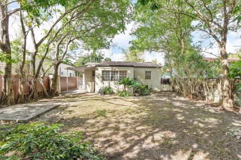 House in Miami, Florida 3 bedrooms, 95.13 sq.m. № 2049338 - photo 22