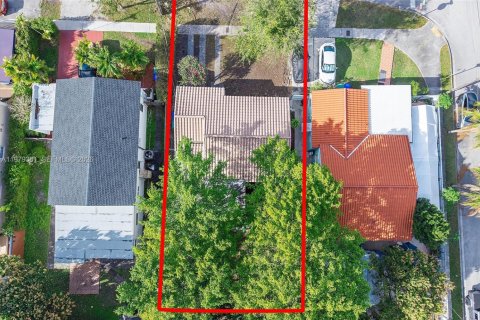 House in Miami, Florida 3 bedrooms, 95.13 sq.m. № 2049338 - photo 25