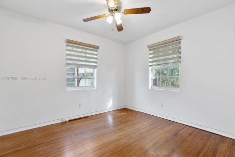 House in Miami, Florida 3 bedrooms, 95.13 sq.m. № 2049338 - photo 16