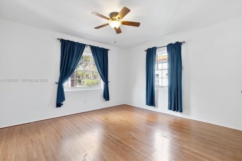 House in Miami, Florida 3 bedrooms, 95.13 sq.m. № 2049338 - photo 13