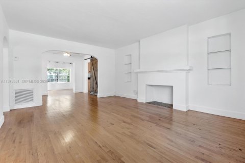 House in Miami, Florida 3 bedrooms, 95.13 sq.m. № 2049338 - photo 4