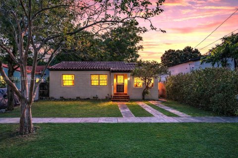 House in Miami, Florida 3 bedrooms, 95.13 sq.m. № 2049338