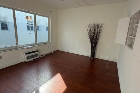 Снять в аренду квартиру в Майами-Бич, Флорида 2 спальни, 702.16м2, № 2005566 - фото 5