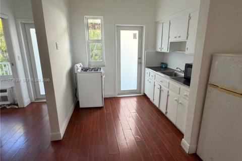 Снять в аренду квартиру в Майами-Бич, Флорида 2 спальни, 702.16м2, № 2005566 - фото 2