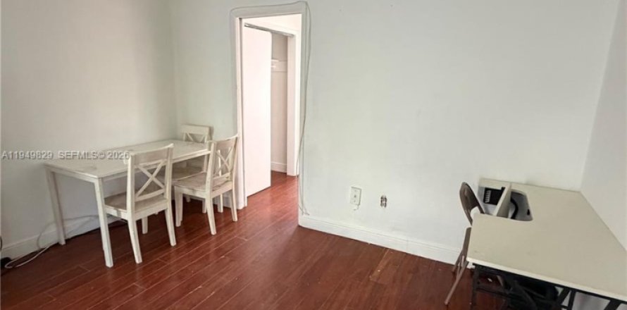 Квартира в Майами-Бич, Флорида 2 спальни, 702.16м2 № 2005566