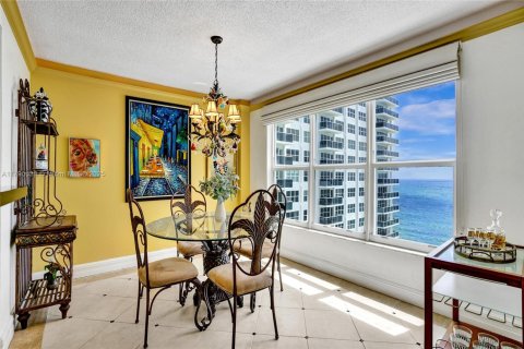 Condo in Fort Lauderdale, Florida, 2 bedrooms  № 1726263 - photo 14