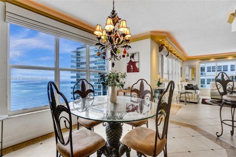 Condo in Fort Lauderdale, Florida, 2 bedrooms  № 1726263 - photo 13