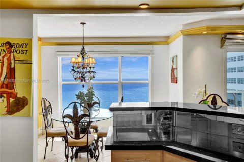 Condo in Fort Lauderdale, Florida, 2 bedrooms  № 1726263 - photo 11