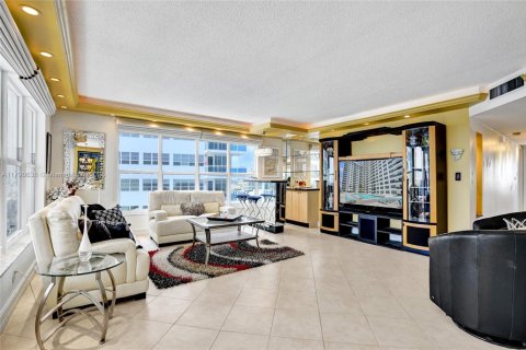 Condo in Fort Lauderdale, Florida, 2 bedrooms  № 1726263 - photo 16