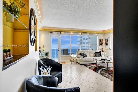 Condo in Fort Lauderdale, Florida, 2 bedrooms  № 1726263 - photo 7