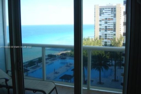 Copropriété à louer à Hallandale Beach, Floride: 1 chambre, 75.34 m2 № 11164 - photo 17