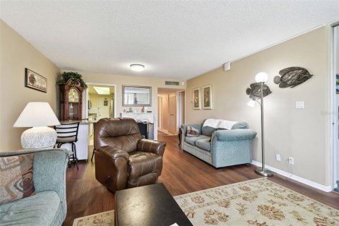 Condo in South Pasadena, Florida, 1 bedroom  № 1542529 - photo 11