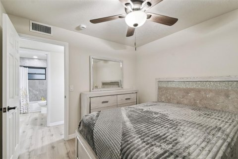 Casa en venta en Tampa, Florida, 3 dormitorios, 184.78 m2 № 2107673 - foto 15
