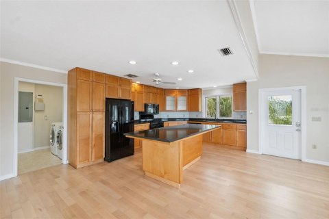 House in Holiday, Florida 4 bedrooms, 316.98 sq.m. № 2155553 - photo 23