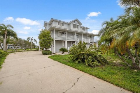 House in Holiday, Florida 4 bedrooms, 316.98 sq.m. № 2155553 - photo 4