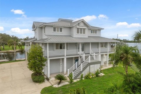 House in Holiday, Florida 4 bedrooms, 316.98 sq.m. № 2155553 - photo 2