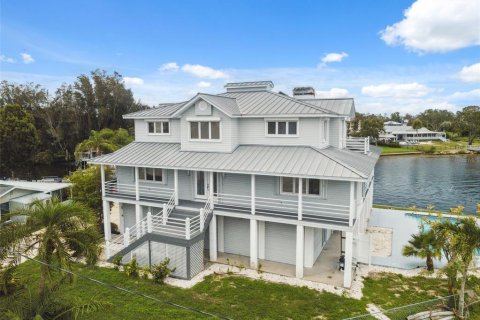 House in Holiday, Florida 4 bedrooms, 316.98 sq.m. № 2155553 - photo 5