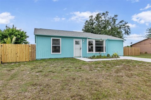 House in Englewood, Florida 3 bedrooms, 125.42 sq.m. № 1841469 - photo 1