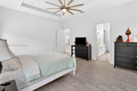 Casa en venta en Miami, Florida, 4 dormitorios, 222.32 m2 № 2076544 - foto 7
