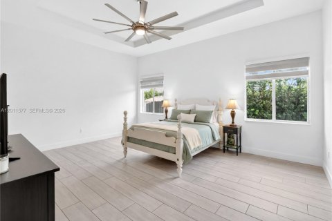 Casa en venta en Miami, Florida, 4 dormitorios, 222.32 m2 № 2076544 - foto 6