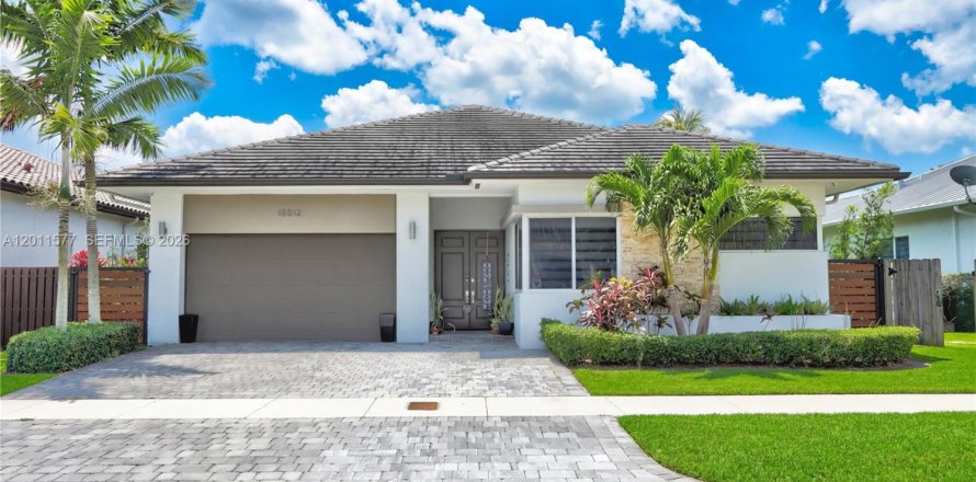 Casa en Miami, Florida 4 dormitorios, 222.32 m2 № 2076544