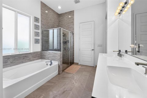 Casa en venta en Miami, Florida, 4 dormitorios, 222.32 m2 № 2076544 - foto 9